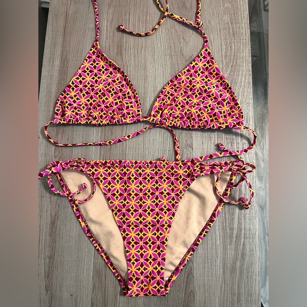 Old Navy Geo-Print Triangle Top String Tie Bikini… - image 1